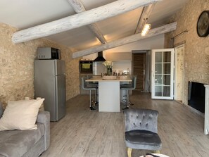 Télévision, table de tennis de table