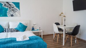 Basic Apartment | 2 bedrooms, iron/ironing board, free WiFi, bed sheets - Modern Apartment in The Heart of Vienna 5 (Vienna)