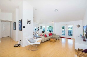 Smart TV, video games, table tennis, books - 3900 SQFT waterfront home; heated pool;Game room & gym near Gulf-Islands beaches (Port Richey)