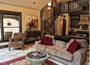 Smart-TV, peis, DVD-spiller og filmbibliotek