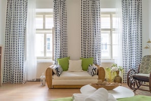 Apartamento | Área de estar | TV de tela plana
