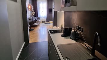 Suite estudio de lujo | Cocina privada | Refrigerador, microondas, parrilla de estufa y cafetera de espresso