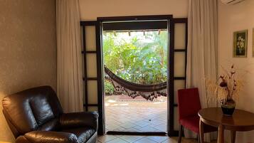 Quarto luxo, no jardim | Varanda coberta