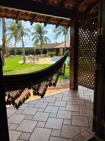 Quarto duplo, no jardim | Varanda coberta