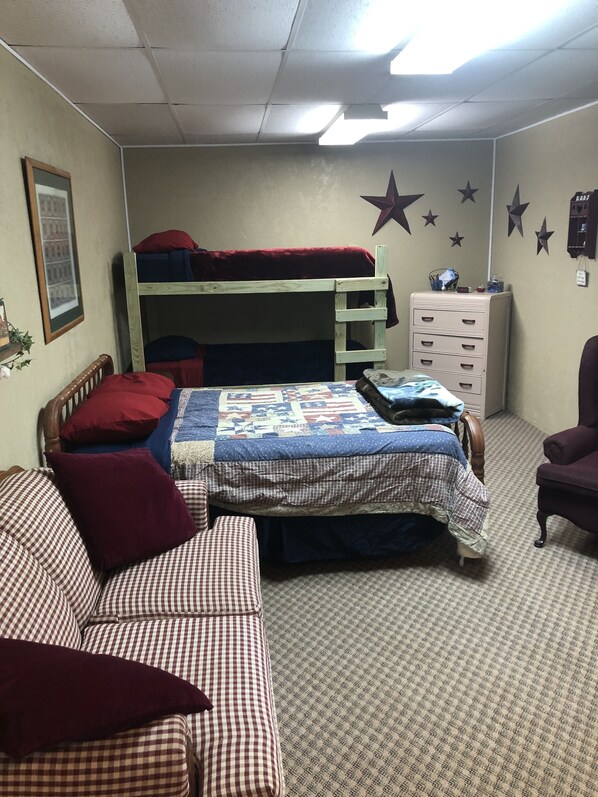 1 bedroom, bed sheets