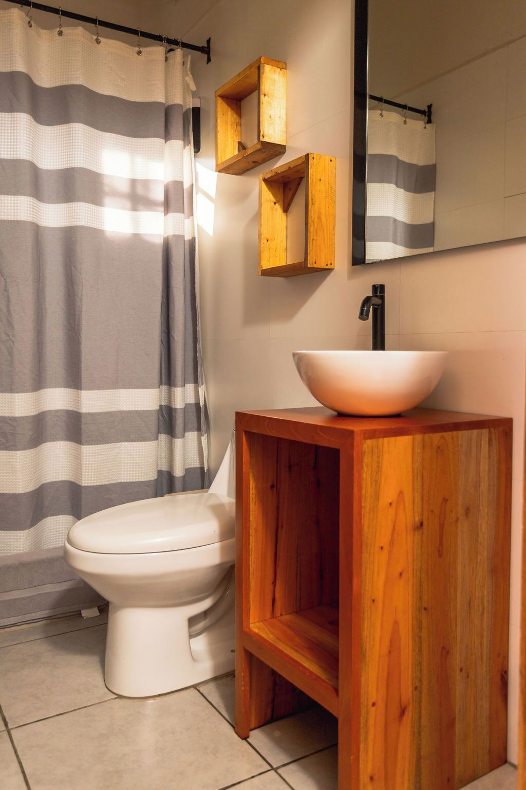 single room | bathroom | shower, towels, soap, shampoo