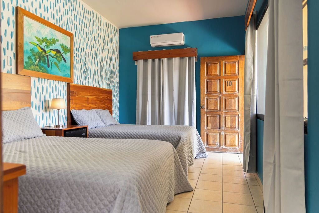 Habitación doble | Espacio para trabajar con laptop, insonorización y wifi gratis 