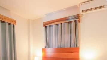 Standard Room, 1 Queen Bed, Annex Building | Laptop workspace, soundproofing, free WiFi, bed sheets