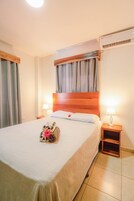 Quarto standard, 1 cama Queen, em edifício anexo | Roupas de cama antialérgicas, espaço de trabalho para notebook