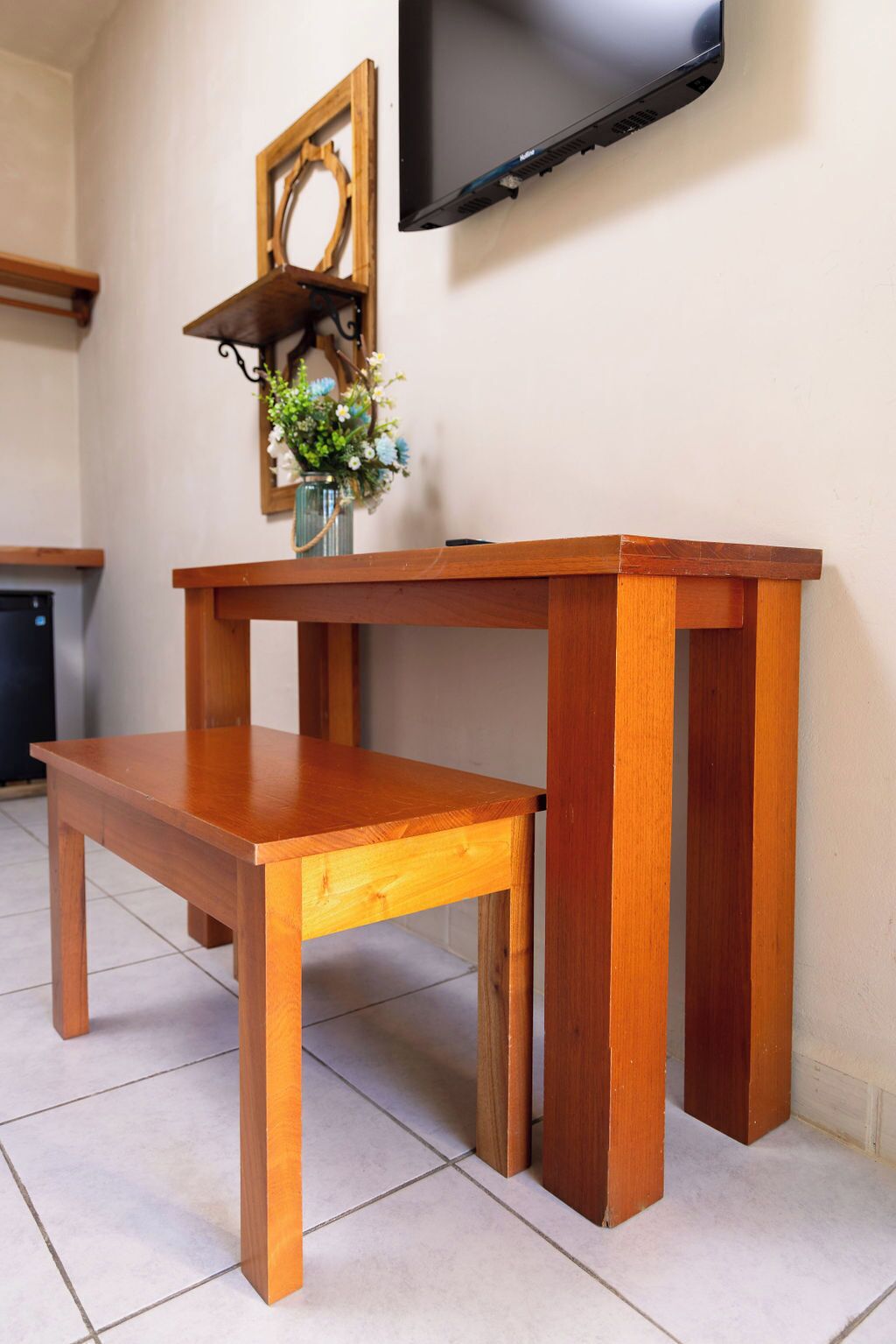 laptop workspace, soundproofing, free wifi, bed sheets