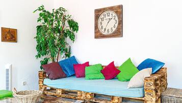 Apartment | Living area | Flat-screen TV