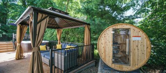 Hot Tub | Sauna | Walk Downtown | Theater | Arcade | Park Side City View