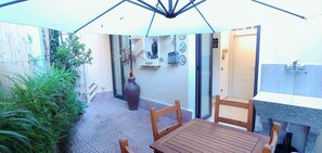 تناول الطعام بالخارج