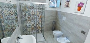 Shower, hair dryer, bidet, towels - Apartment with 2 bedrooms and ensuite bathroom (Palermo)