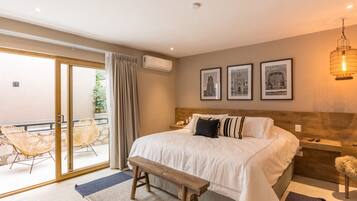 Deluxe-huone | Tallelokero huoneessa, yksilöllisesti sisustettu