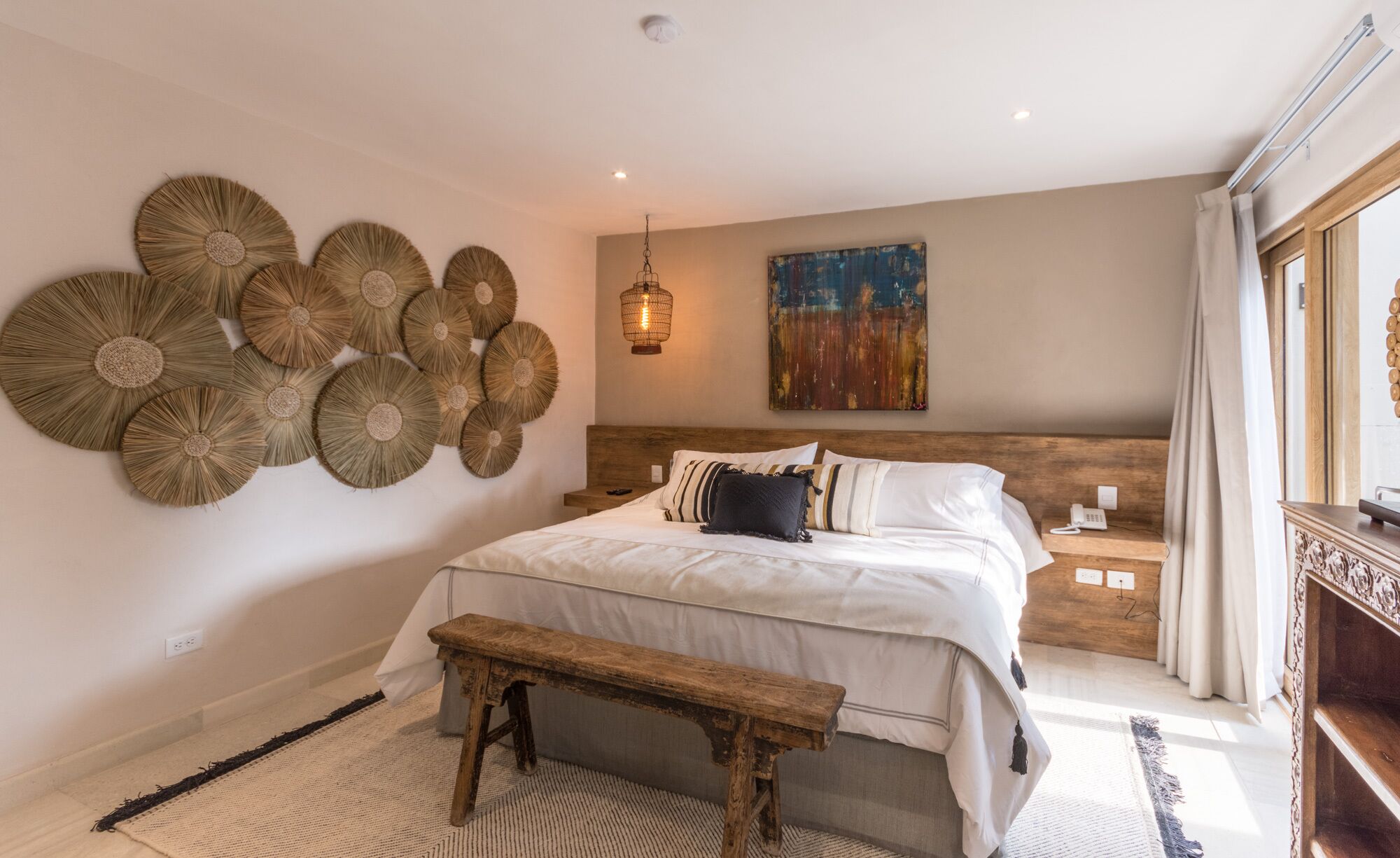 deluxe room | in-room safe, individually decorated, individually furnished, desk