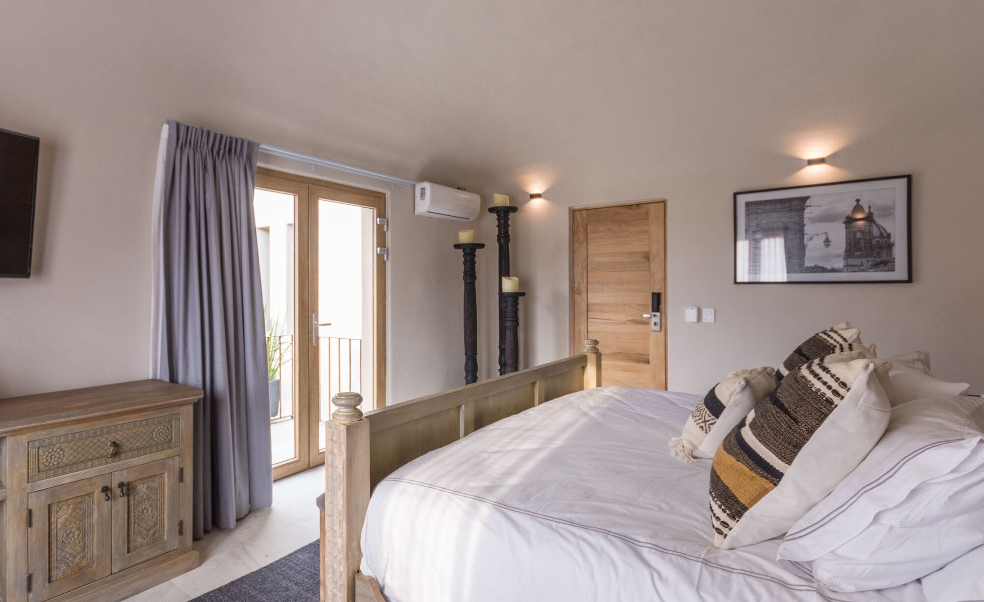 grand double room | in-room safe, individually decorated, individually furnished, desk