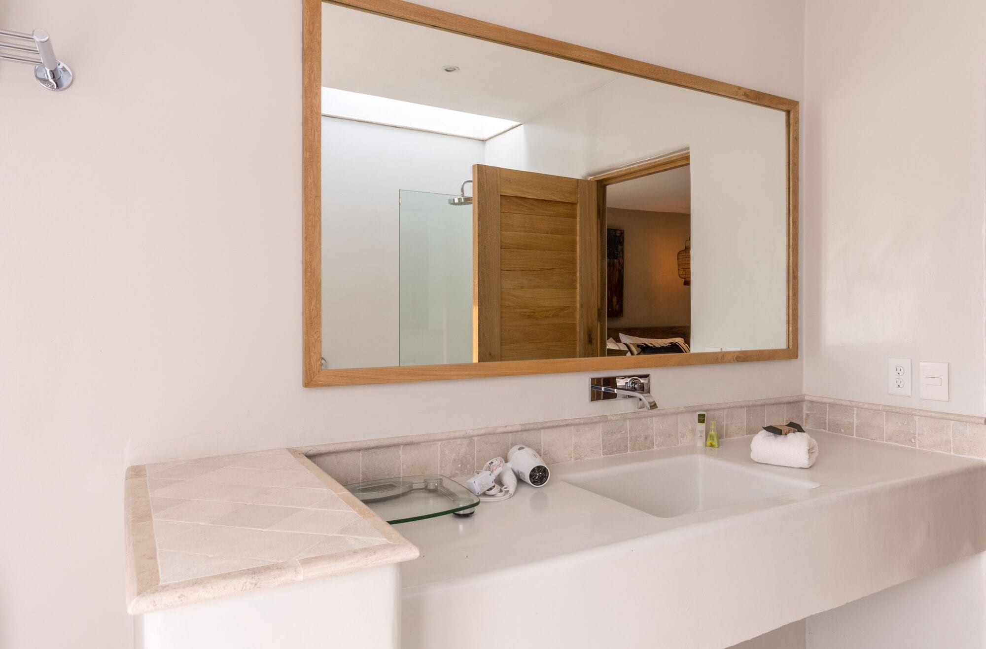 deluxe room | bathroom | shower, hair dryer, towels, soap