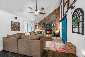 TV, fireplace, stereo - The Blue Magnolia Lodge: Luxury Retreat on Lake Whitney with Hot Tub, Fire Pit, and Private Cove! (Whitney)