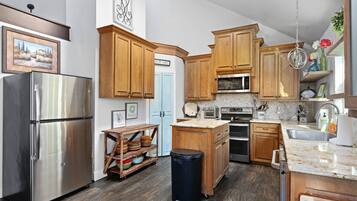 Kühlschrank, Mikrowelle, Geschirrspüler