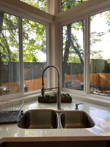 Upscale Modern Private Cottage