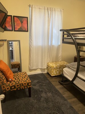 2 bedrooms, desk, iron/ironing board, free WiFi