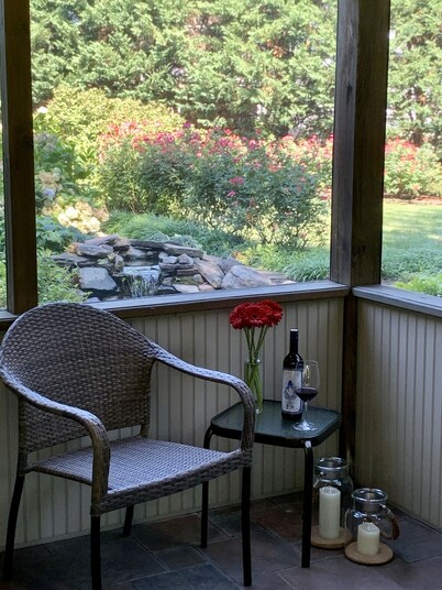 Relaxing oasis 5 min to Navy Stadium, St John’s, Naval Academy & Downtown