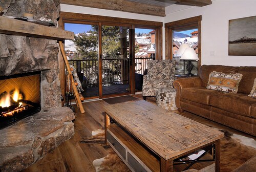 Epic Location! True Ski-In/Ski-Out Access. Corner Condo close to everything