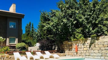 Piscine extérieure (ouverte en saison)