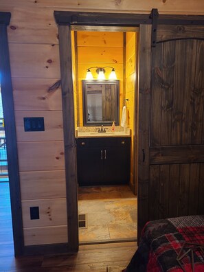 3 chambres, fer et planche à repasser, lit de bébé portatif, Wi-Fi