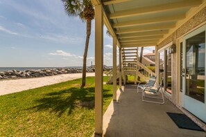 Terrace/patio - Oceanfront, 2 BR 2 BA, Walk to Village, Private Beach (Saint Simons Island)