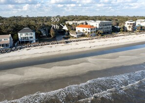 On the beach - Oceanfront, 2 BR 2 BA, Walk to Village, Private Beach (Saint Simons Island)