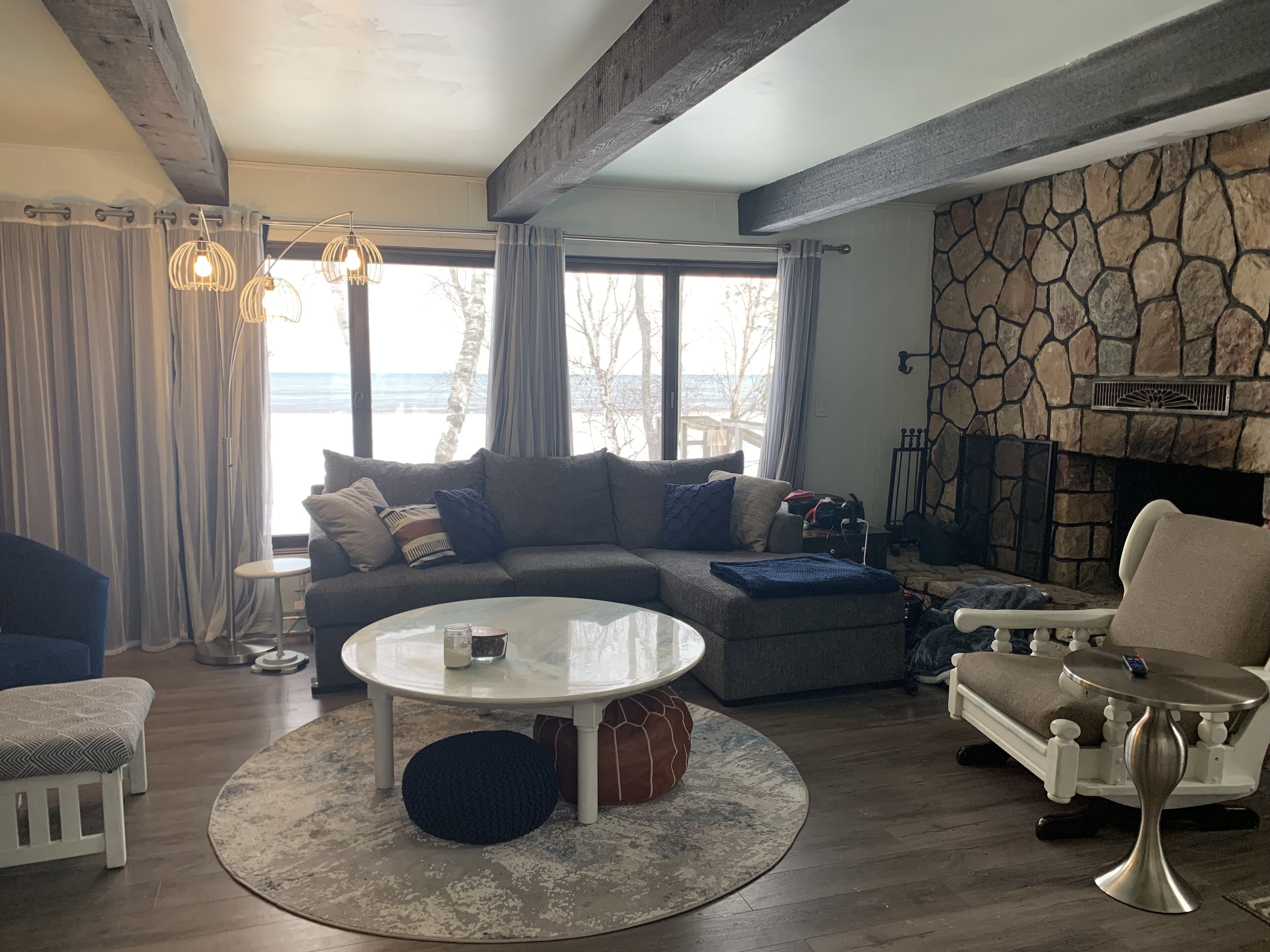 智能电视、壁炉、书