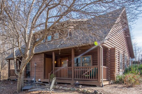 The Harmony Suite is a private cabin suite at Heartland Country Resort