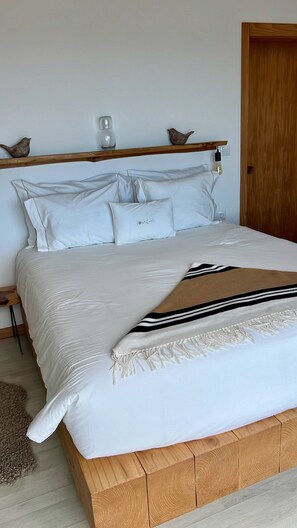 4 habitaciones, tabla de planchar con plancha, internet y ropa de cama 
