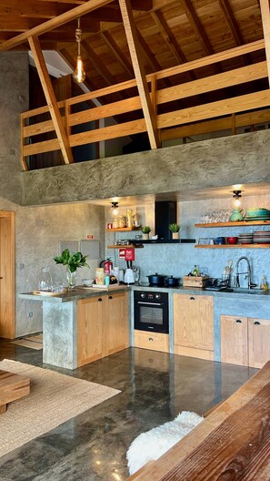 Fridge, microwave, oven, stovetop - Casa Rosa Chá  Pico (Açores - Ilha do Pico)