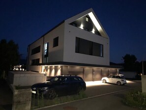 المنشأة من الخارج