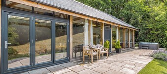 The Hideaway - UK31281