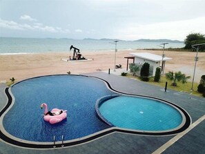 Outdoor pool - Paradise Beach Resort (Ban Chang)