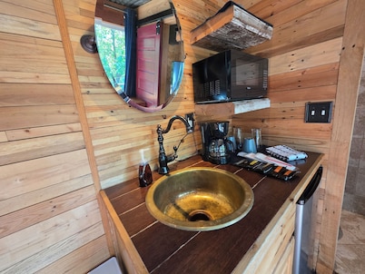 Pet-Friendly Sunrise Eco Container Cabin in the North Georgia Mountains