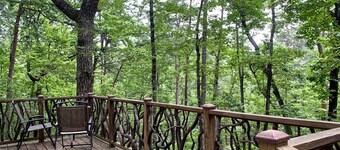 Pet-Friendly Sunrise Eco Container Cabin in the North Georgia Mountains