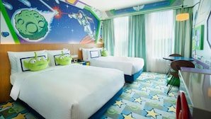 A hotel room with two beds, a mural of an astronaut, and a star-patterned floor. - Toy Story Hotel (Shanghai)
