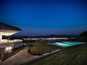 Outdoor pool - BASQUE BREATH-Unique Villa, Fantastic View, Fabulous Pool (hondarribia)