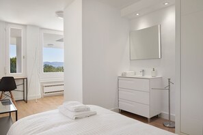 8 bedrooms, iron/ironing board, travel crib, free WiFi - BASQUE BREATH-Unique Villa, Fantastic View, Fabulous Pool (hondarribia)