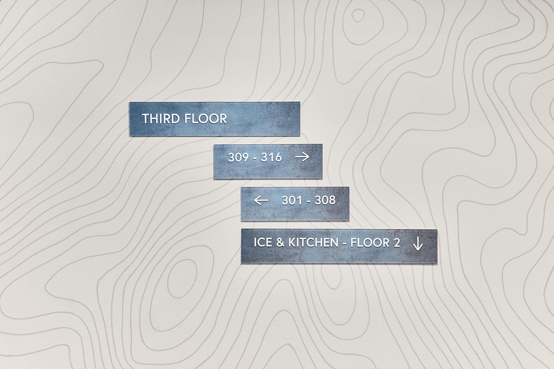Directional signs for the third floor, indicating room numbers 309-316 and 301-308, and a sign for the ice and kitchen on floor 2.