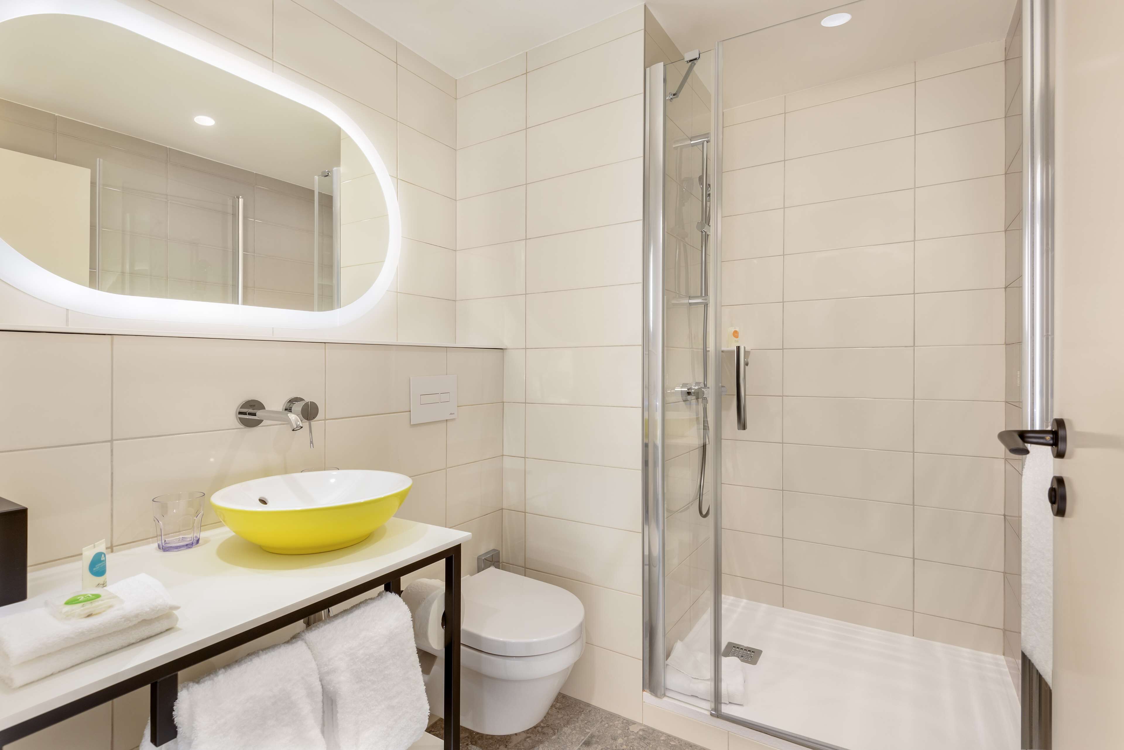 rainfall showerhead, free toiletries, hair dryer, towels