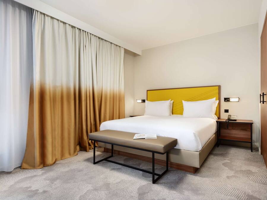 Suite, 1 Katil Raja (King) | Peti besi dalam bilik, meja, ruang kerja komputer riba