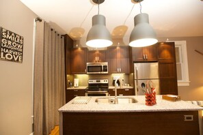 Fridge, microwave, oven, stovetop - Vetehuset-Plantera+Skorda: Loft "Two Apts in One" (Lindsborg)