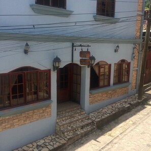 Property entrance - Cuna Maya B&B (Copan Ruinas)