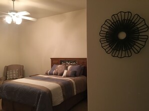 3 多间卧室、旅行婴儿床、免费 WiFi、床单